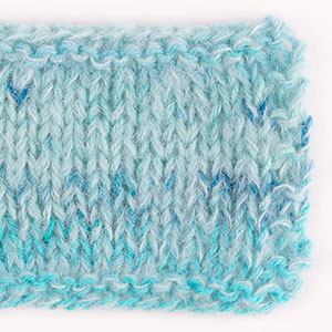 Yarn combinations skeins of DROPS Brushed Alpaca Silk 15, ljós sægrænn 
														+ DROPS Fabel 340, bláa lónið