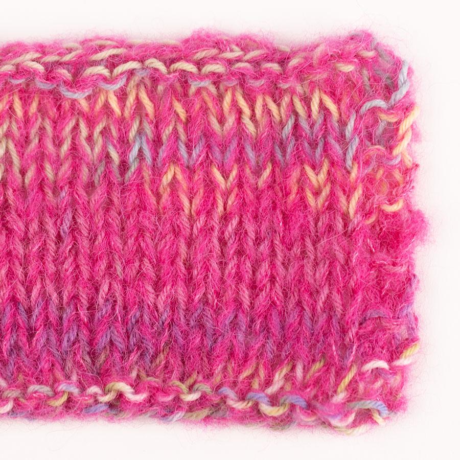 Yarn combinations skeins of DROPS Brushed Alpaca Silk 18, kirsuber 
											+ DROPS Fabel 161, bleikur draumur