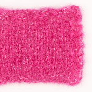 Yarn combinations skeins of DROPS Brushed Alpaca Silk 18, kirsuber 
														+ DROPS Kid-Silk 13, kirsuber