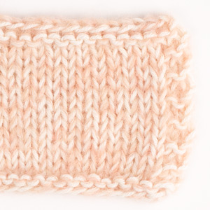 Swatch of DROPS Brushed Alpaca Silk 20, rosa sand 
														+ DROPS Cotton Merino 01, natur