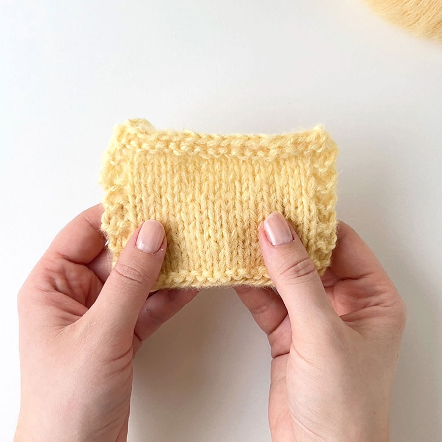 Yarn combination video thumbnail of DROPS Brushed Alpaca Silk 30, gul + DROPS Daisy 16, lemonad