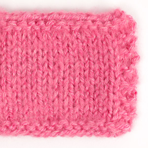 Swatch of DROPS Brushed Alpaca Silk 31, rosa vivo 
														+ DROPS Cotton Merino 36, sorvete de framboesa