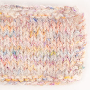 Yarn combinations skeins of DROPS Brushed Alpaca Silk 40, marsipan 
														+ DROPS Fiesta 22, ævintýri