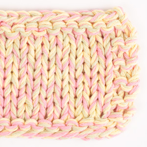 Yarn combinations skeins of DROPS Cotton Light 41, bónbleikur 
														+ DROPS Cotton Light 42, vanilla + DROPS Cotton Light 43, ljós salvía