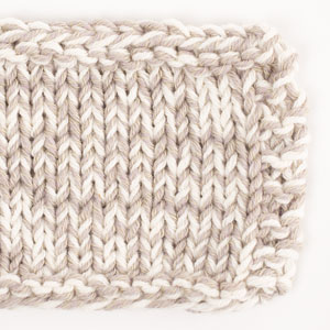 Swatch of DROPS Cotton Merino 01, off white 
														+ DROPS Cotton Merino 03, beige