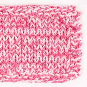 Swatch of DROPS Cotton Merino 05, støvrosa 
														+ DROPS Cotton Merino 36, bringebær sorbet