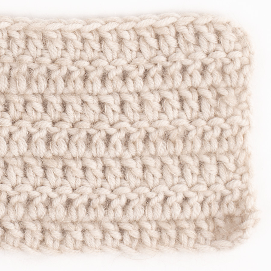 Yarn combinations of Daisy 02, marcipán + DROPS Kid-Silk 56, marcipán
