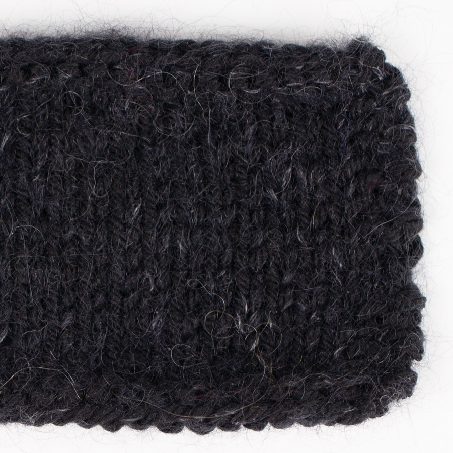 Swatch of DROPS Daisy 03, preto 
											+ DROPS Kid-Silk 02, preto