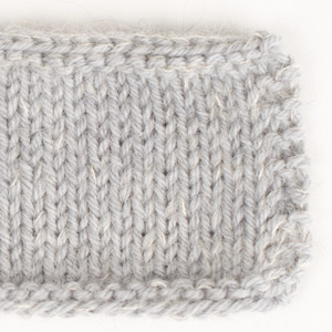 Swatch of DROPS Daisy 04, light grey 
														+ DROPS Kid-Silk 44, moonlight