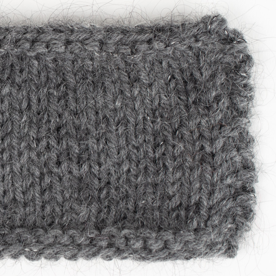 Swatch of DROPS Daisy 05, medium grey 
											+ DROPS Kid-Silk 22, ash grey