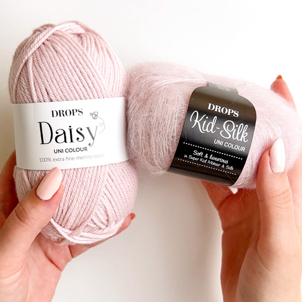 Swatch of DROPS Daisy 06, púðurbleikur 
											+ DROPS Kid-Silk 40, perlubleikur