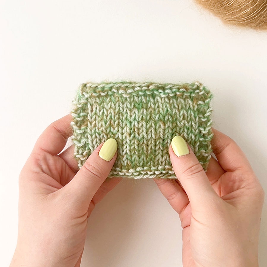 Yarn combination video thumbnail of DROPS Daisy 08, gelato al pistacchio + DROPS Kid-Silk 48, verde pappagallo + DROPS Kid-Silk 50, caramello