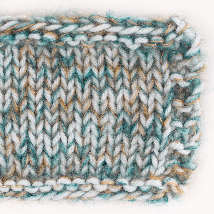 DROPS Garnkombinationen Daisy 09, eisblau + DROPS Kid-Silk 24, petrol+ DROPS Kid-Silk 50, karamell</div>