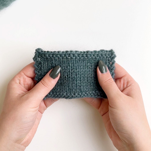 Yarn combination video thumbnail of DROPS Daisy 18, dark blue green + DROPS Kid-Silk 37, north sea