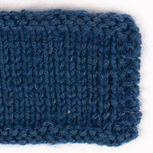 Yarn combinations skeins of DROPS Daisy 19, sjávarblár 
														+ DROPS Kid-Silk 28, sjávarblár
