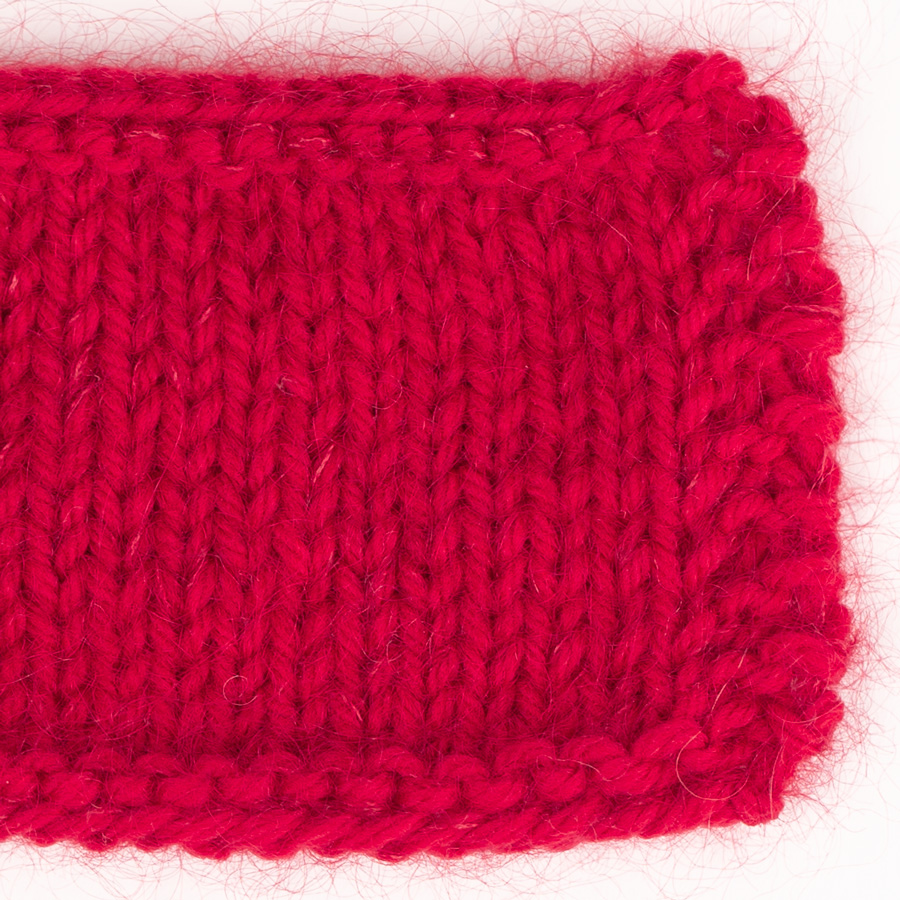 Yarn combinations skeins of DROPS Daisy 21, crimson rauður 
											+ DROPS Kid-Silk 14, rauður