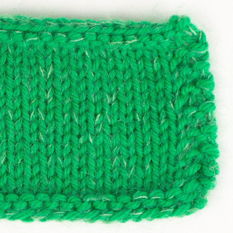 Swatch of DROPS Daisy 25, verde papagaio 
											+ DROPS Kid-Silk 48, verde papagaio