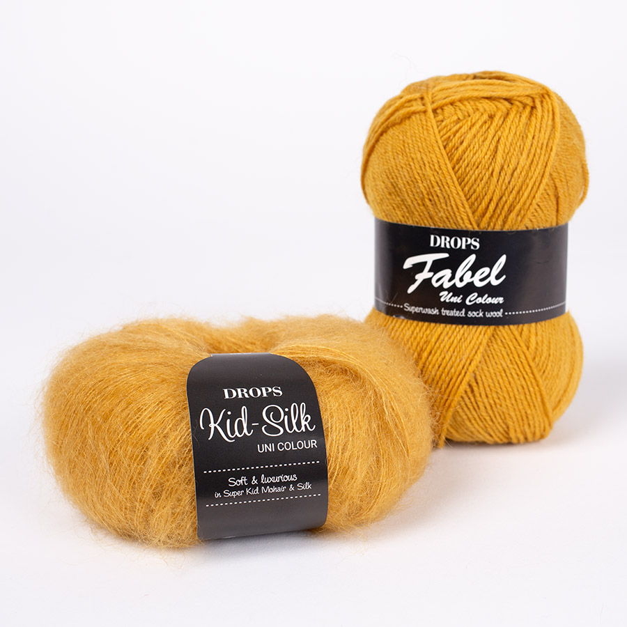 Swatch of DROPS Fabel 111, sinnepsgulur 
											+ DROPS Kid-Silk 30, karrí
