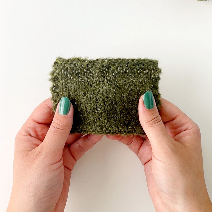Yarn combination video thumbnail of DROPS Brushed Alpaca Silk 32, moss green + DROPS Fabel 122, dark olive