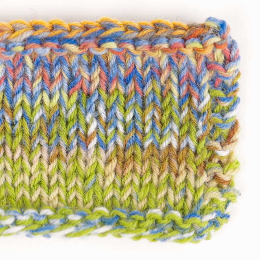 Yarn combinations skeins of DROPS Fabel 151, guacamole 
											+ DROPS Fabel 910, þokumistur