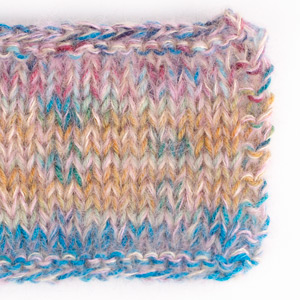 Yarn combinations skeins of DROPS Fabel 162, sæblár 
														+ DROPS Kid-Silk 04, antik bleikur + DROPS Kid-Silk 29, vanilla