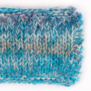 Yarn combinations skeins of DROPS Fabel 162, sæblár 
														+ DROPS Kid-Silk 24, bensínblár + DROPS Kid-Silk 56, marsipan