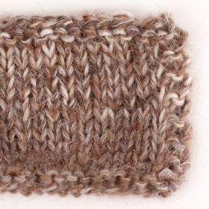 Yarn combinations skeins of DROPS Fabel 912, súkkulaði 
														+ DROPS Kid-Silk 12, beige + DROPS Kid-Silk 35, súkkulaði