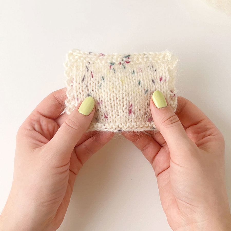 Yarn combination video thumbnail of DROPS Fabel 925, bär & grädde + DROPS Kid-Silk 01, natur