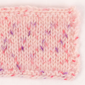 Swatch of DROPS Fabel 930, älv stoft 
														+ DROPS Kid-Silk 72, pastellrosa