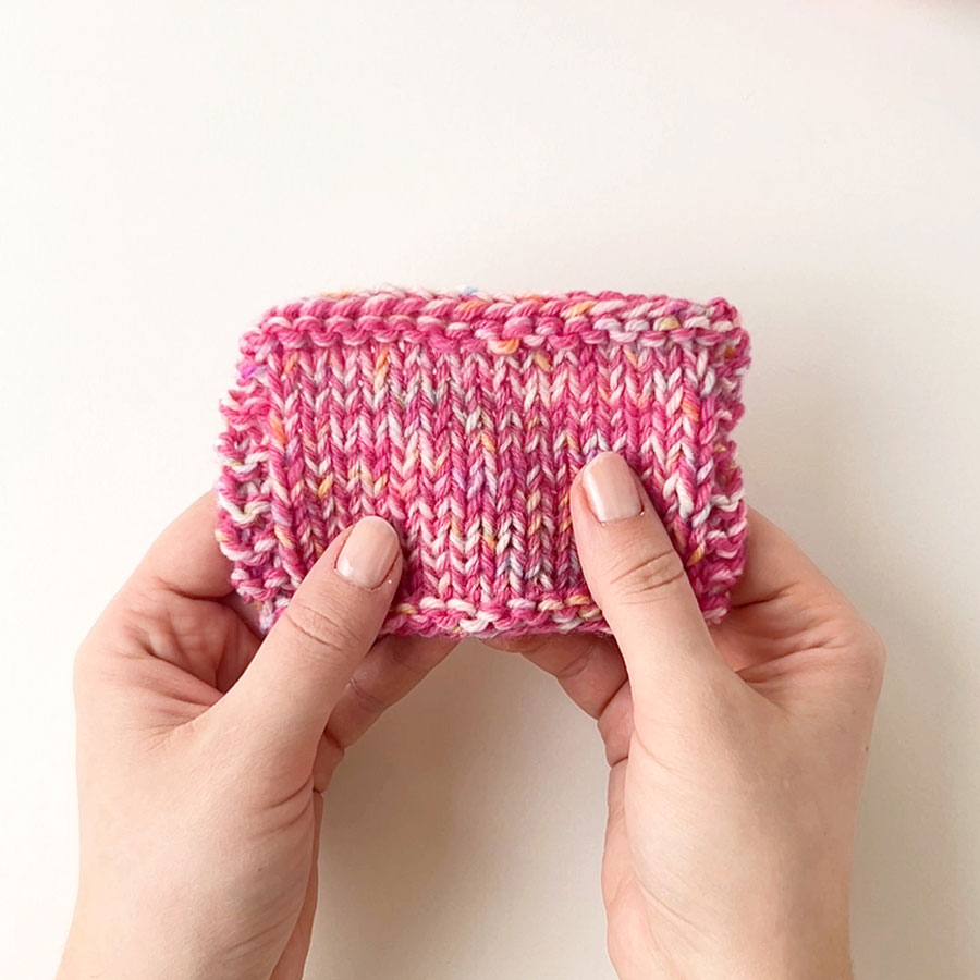 Yarn combination video thumbnail of DROPS Fiesta 11, cerise + DROPS Fiesta 14, regnbue strøssel