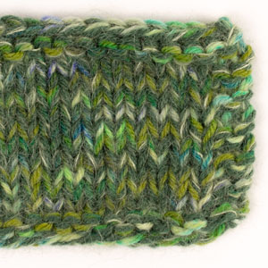 Yarn combinations skeins of DROPS Fiesta 13, dökk bergflétta 
														+ DROPS Fiesta 16, kryddjurtagarður + DROPS Kid-Silk 18, eplagrænn