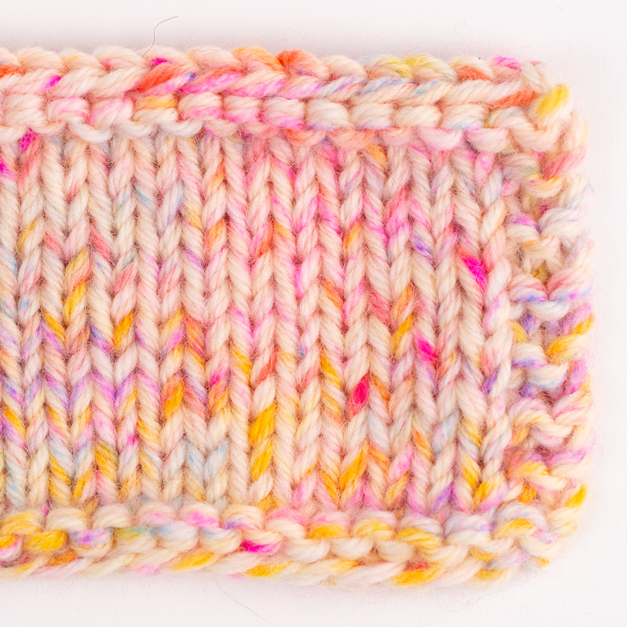 Swatch of DROPS Fiesta 14, rainbow sprinkles 
											+ DROPS Fiesta 17, sunshine