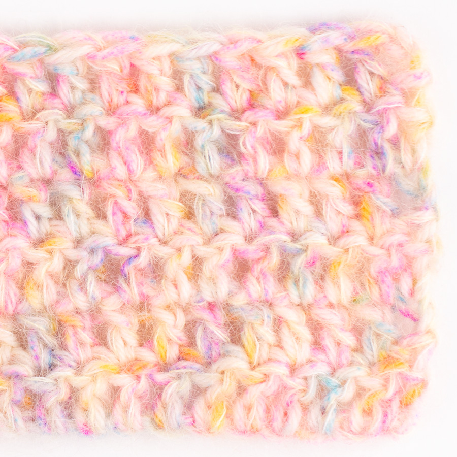 Yarn combinations of Fiesta 14, regnbogaskraut + DROPS Kid-Silk 01, natur + DROPS Kid-Silk 52, límonaði