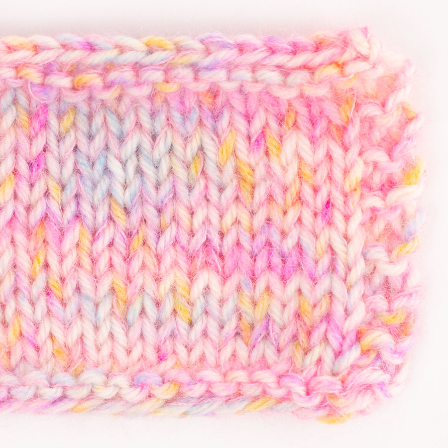 Yarn combinations skeins of DROPS Fiesta 14, regnbogaskraut 
											+ DROPS Kid-Silk 62, jarðaberjaís