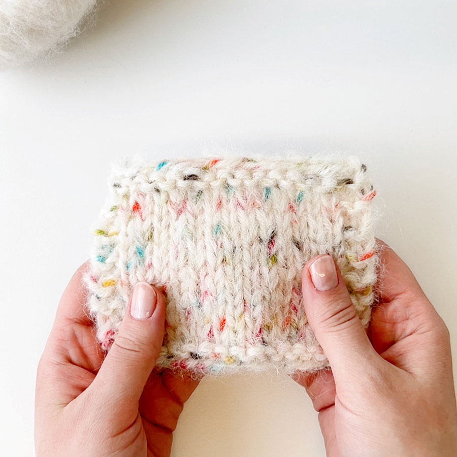 Yarn combination video thumbnail of DROPS Fiesta 27, téli karnevál + DROPS Melody 01, törtfehér