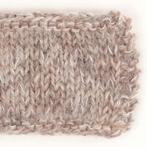 Yarn combinations skeins of DROPS Fiesta 30, brända mandlar 
														+ DROPS Kid-Silk 56, marsipan