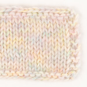 Swatch of DROPS Fiesta 41, rêve enchanté 
														+ DROPS Kid-Silk 59, cristal de glace + DROPS Kid-Silk 72, rose pastel