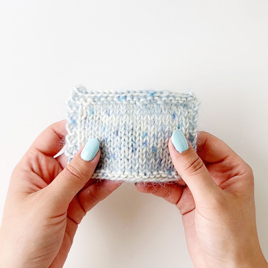 Yarn combination video thumbnail of DROPS Fiesta 42, cristales de hielo + DROPS Kid-Silk 08, azul denim claro