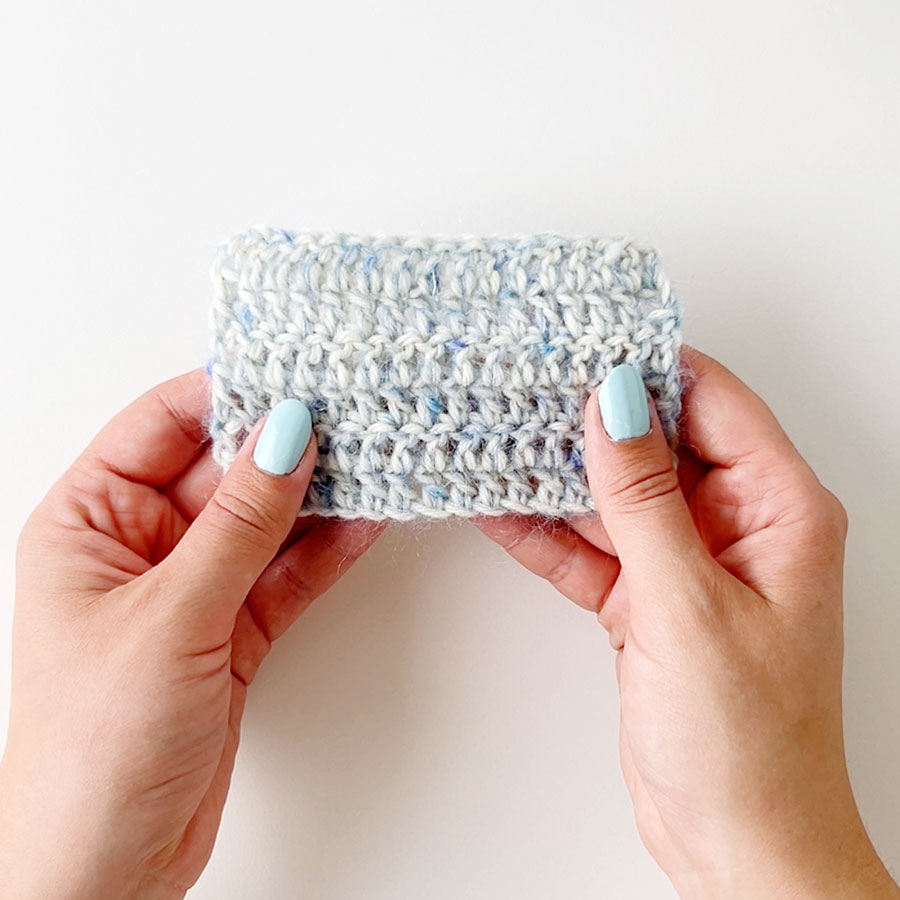 Yarn combination video thumbnail of DROPS Fiesta 42, cristales de hielo + DROPS Kid-Silk 08, azul denim claro