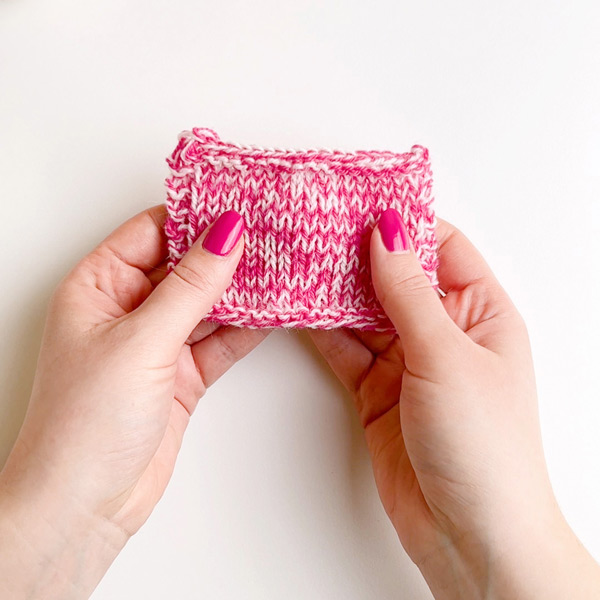 Yarn combination video thumbnail of DROPS Flora 02, valkoinen + DROPS Flora 28, magenta