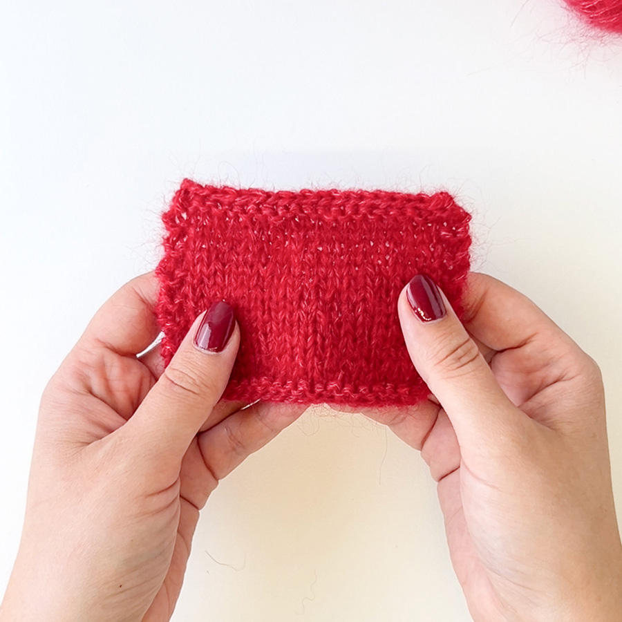 Yarn combination video thumbnail of DROPS Kid-Silk 14, červená + DROPS Sky 35, červená jahoda