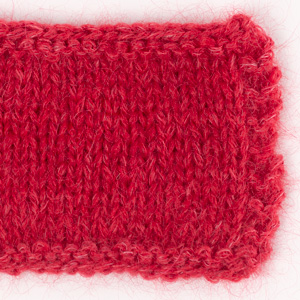 Swatch of DROPS Kid-Silk 14, červená 
														+ DROPS Sky 35, červená jahoda