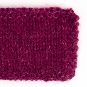 Swatch of DROPS Kid-Silk 17, mørk rosa 
														+ DROPS Lima 5820, druevin