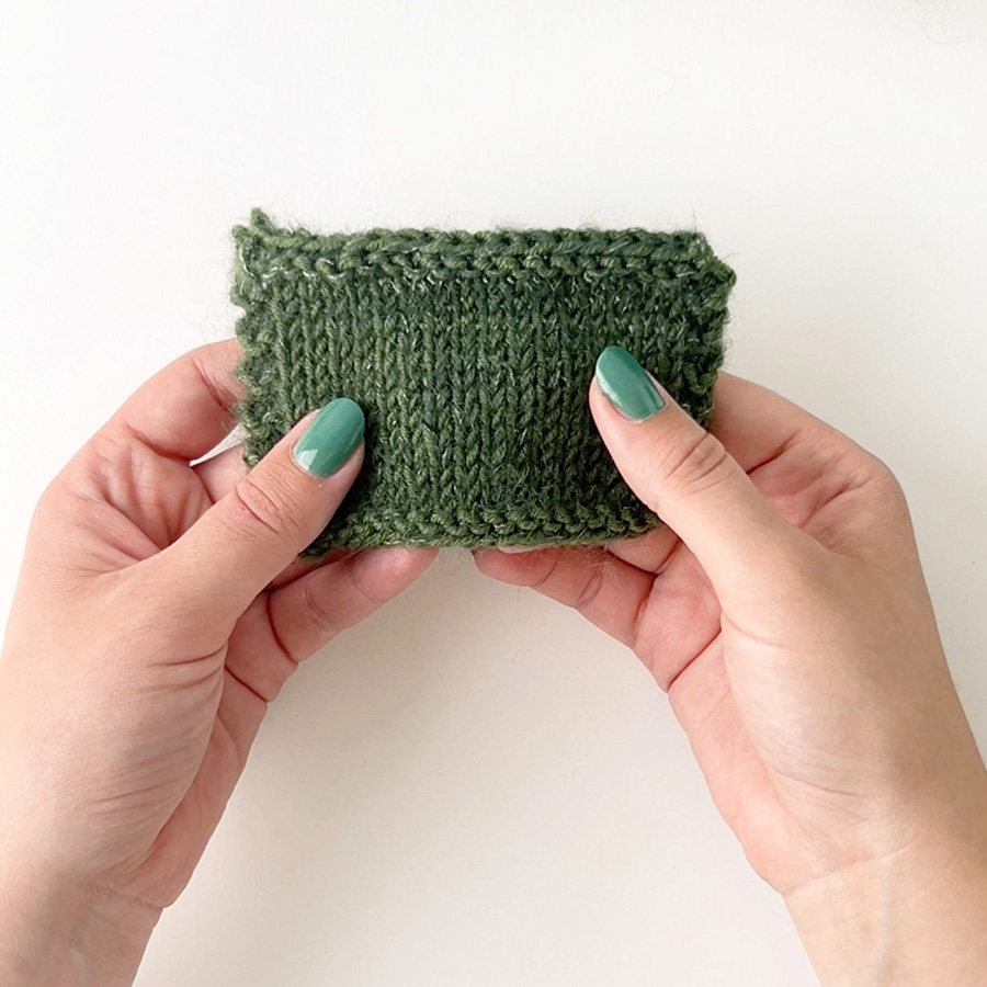 Yarn combination video thumbnail of DROPS Kid-Silk 19, vert foncé + DROPS Merino Extra Fine 52, vert feuille