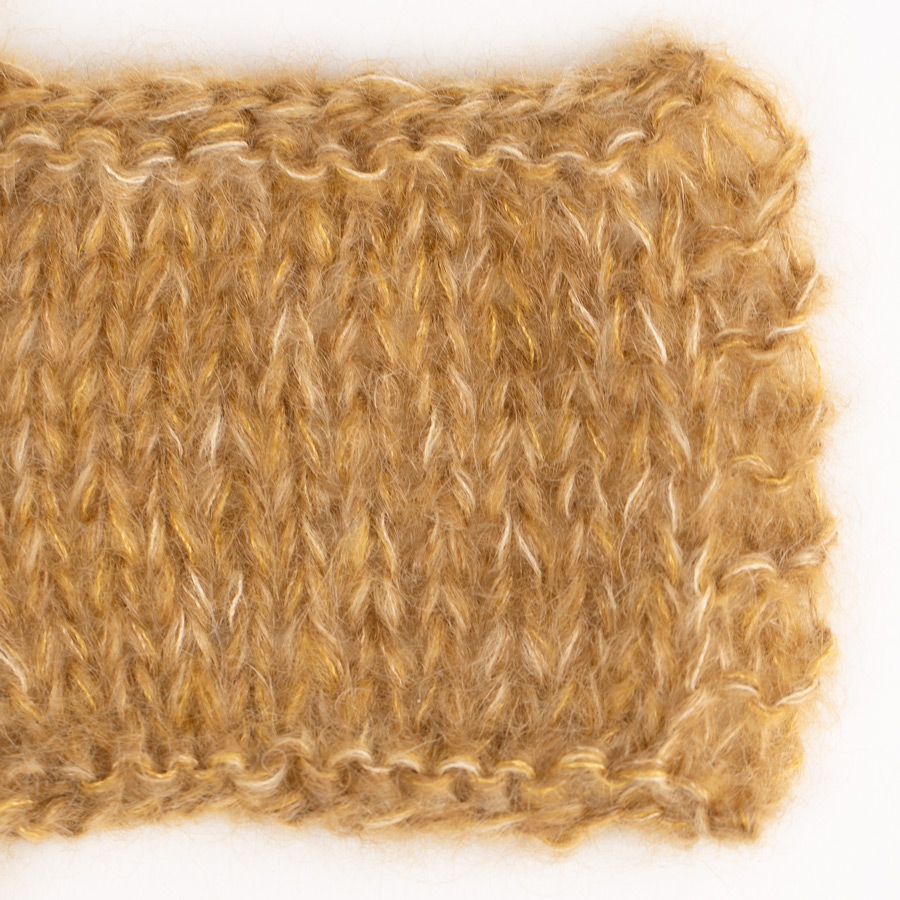 DROPS Garnkombinationer Kid-Silk 29, vanilj + DROPS Kid-Silk 30, curry + DROPS Kid-Silk 50, karamell</div>+ DROPS Kid-Silk 51, toffee</div>