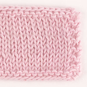 Yarn combinations skeins of DROPS Kid-Silk 40, perlubleikur 
														+ DROPS Muskat 05, púðurbleikur
