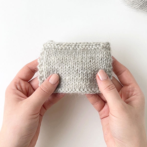 Yarn combination video thumbnail of DROPS Kid-Silk 44, måneskinn + DROPS Merino Extra Fine 54, morgentåke