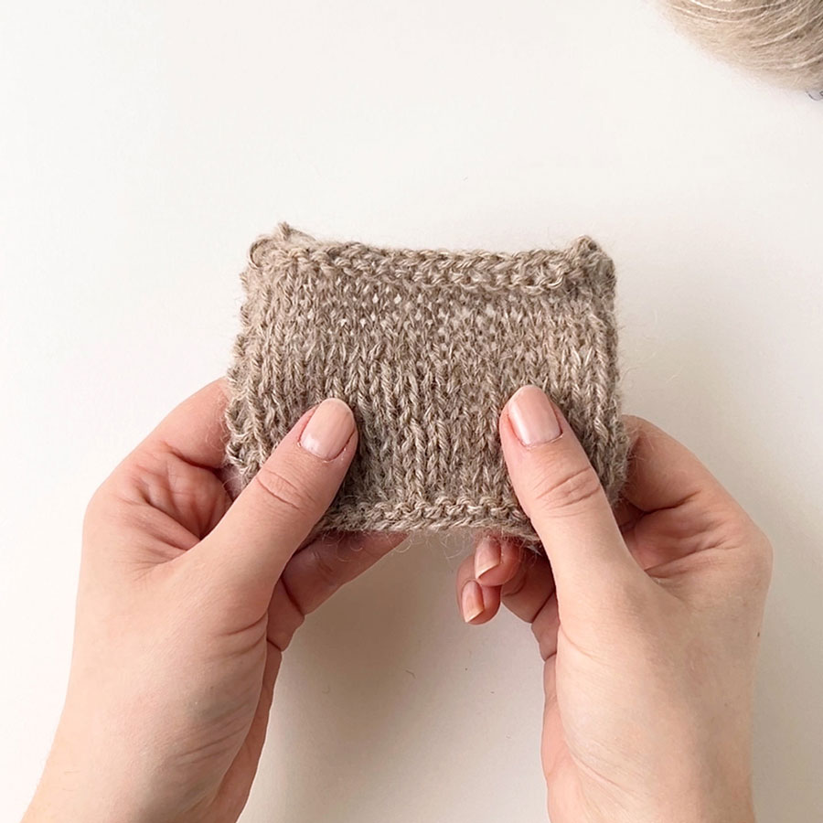 Yarn combination video thumbnail of DROPS Kid-Silk 54, lys sand + DROPS Puna 04, gråbrun