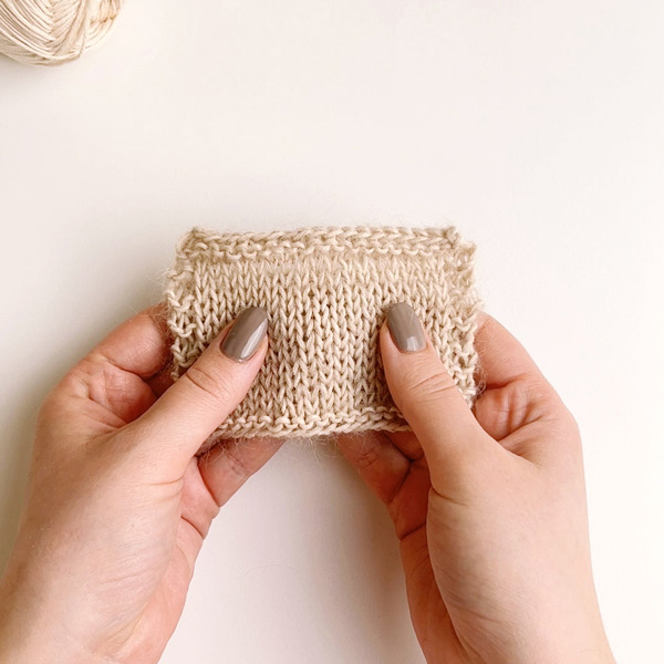 Yarn combination video thumbnail of DROPS Kid-Silk 54, lys sand + DROPS Safran 71, marcipan