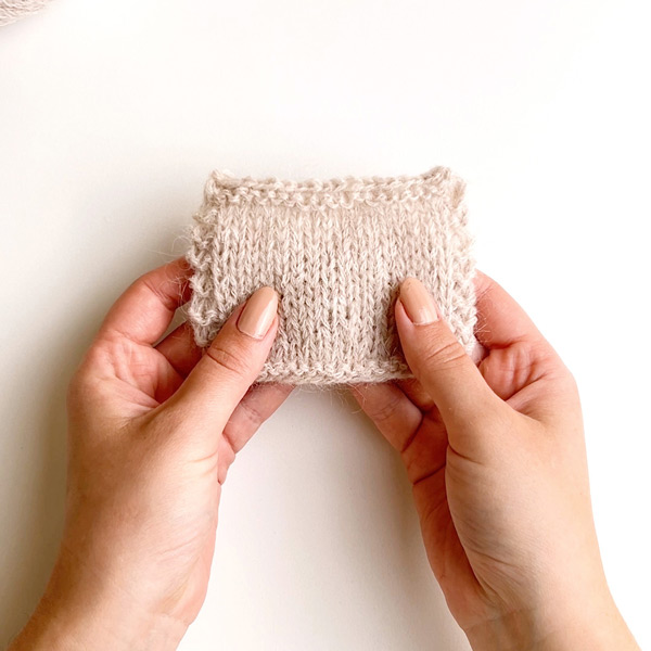 Yarn combination video thumbnail of DROPS Kid-Silk 56, marzapane + DROPS Sky 25, nebbia bianca